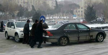 Bakı qara təslim oldu - Yenə də yollar bərbad haldadır