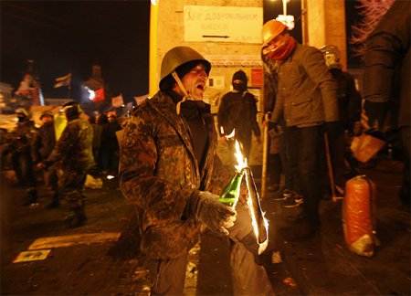 “Berkut” xüsusi təyinatlı polis dəstəsi yenidən «Maydan»a hücuma keçib