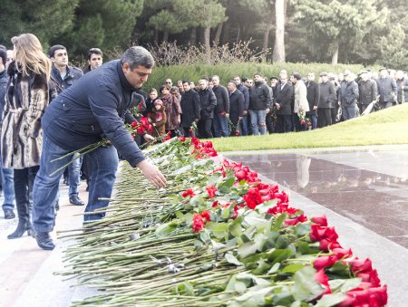  “NIKOIL | Bank-ın kollektivi Ümummilli Lider Heydər Əliyevin xatirəsini yad etdi”