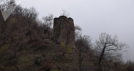 Cənab nazir, ermənilərin belə qədim abidəsi olsaydı, indi dünyanın gözünə soxurdu...