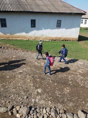 Ceyhun Bayramov gəlib bu siniflərdə yarımca saat otura bilsə...