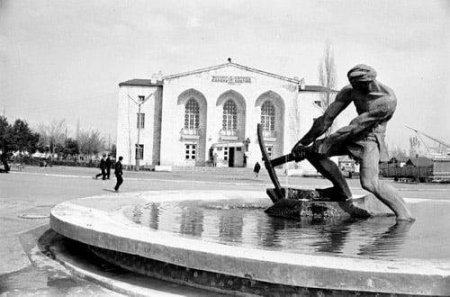 "Ağdam teatrının qalıqları qorunub saxlanılsın"