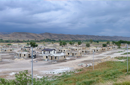 Bu kənddə kommunikasiya sistemlərinin qurulmasına 