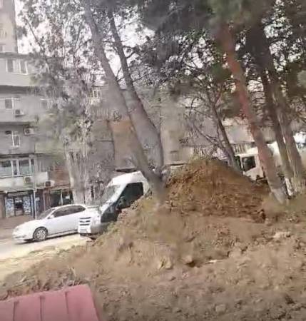 Bakıda yaşıllığa VƏHŞİ MÜNASİBƏTİ... Bakıda yaşıllığa VƏHŞİ MÜNASİBƏTİ...