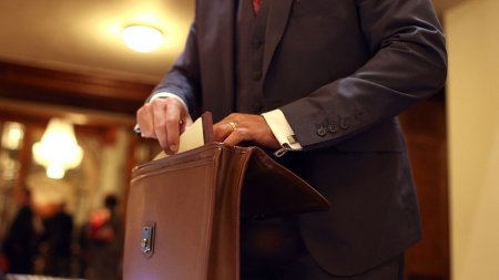 Partiya sədrlərinin övladları: Kimlər atalarının yoluyla GEDİR... Partiya sədrlərinin övladları: Kimlər atalarının yoluyla GEDİR...