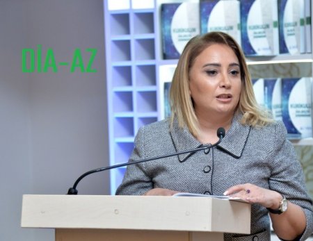 "Elə bil, İlhamə Abdullayeva `Bahar qızı`dır, direktorlar da keçəllə kosa..." "Elə bil, İlhamə Abdullayeva `Bahar qızı`dır, direktorlar da keçəllə kosa..."