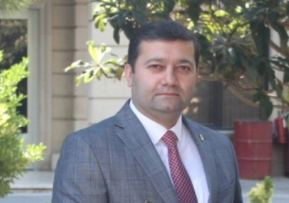 Rövşən Nəcəf idarə rəisini işdən çıxardı Rövşən Nəcəf idarə rəisini işdən çıxardı