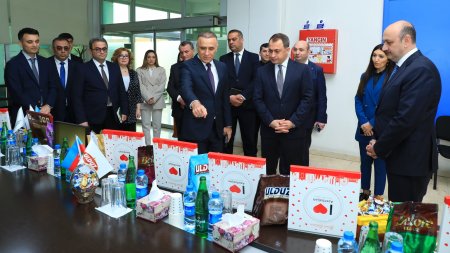 Nizami Rayon İcra Hakimiyyətinin başçısı Sahibkarlar Günü ilə əlaqədar “Ulduz” şokolad fabrikini ziyarət edib Nizami Rayon İcra Hakimiyyətinin başçısı Sahibkarlar Günü ilə əlaqədar “Ulduz” şokolad fabrikini ziyarət edib